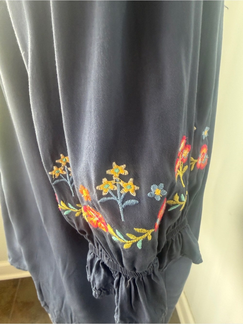 Savannah Jane Sz Medium Slate Blue Floral Embroidered Peasant Top - Picture 9 of 16